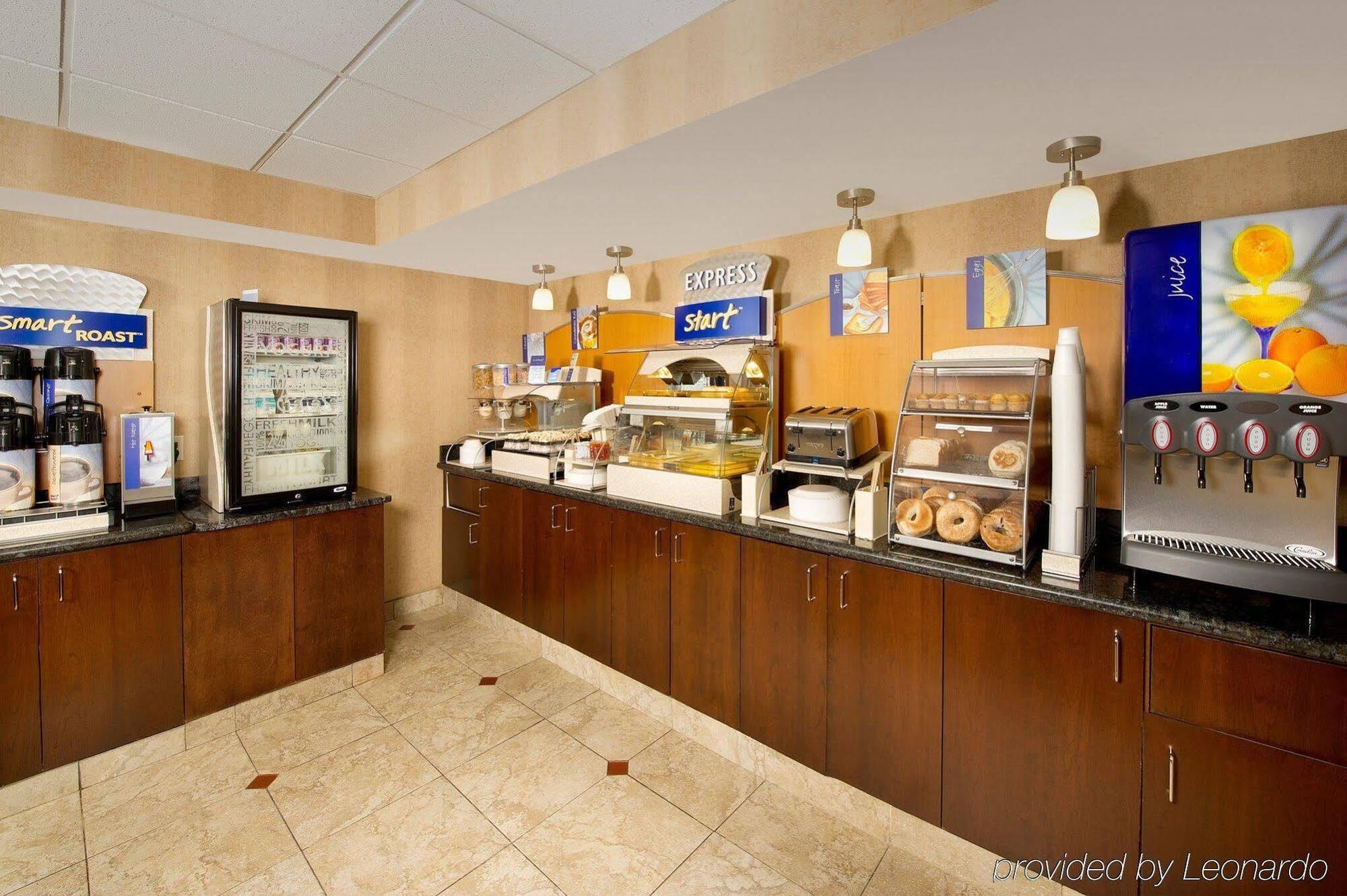 Holiday Inn Express Fairfax-Arlington Boulevard By Ihg Luaran gambar