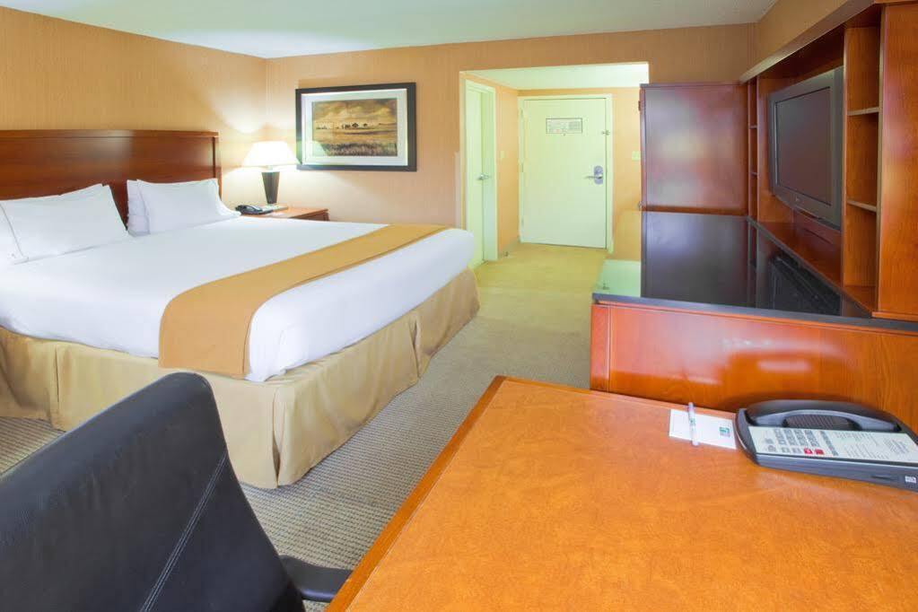 Holiday Inn Express Fairfax-Arlington Boulevard By Ihg Luaran gambar