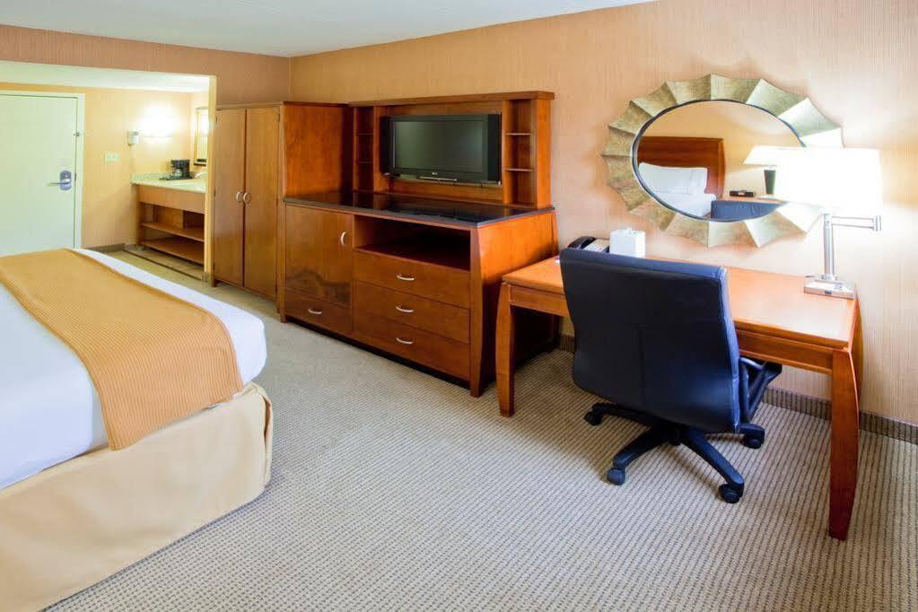 Holiday Inn Express Fairfax-Arlington Boulevard By Ihg Luaran gambar